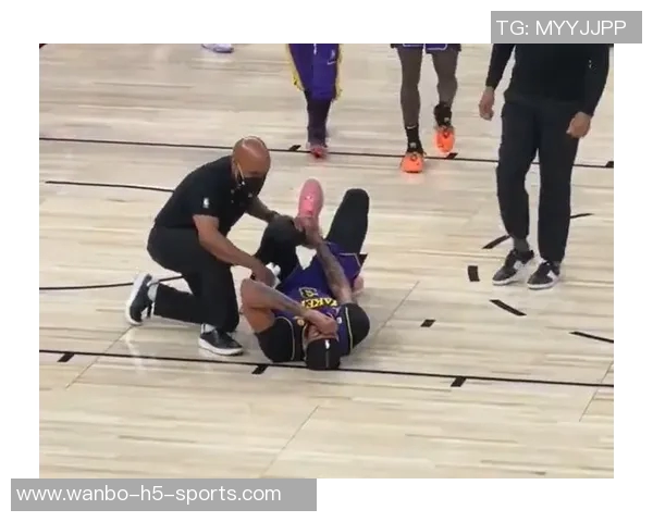 浓眉首节疑似崴脚退场4分4篮板1抢断望无大碍